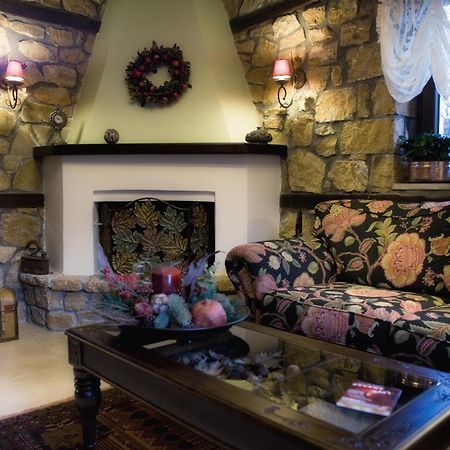 Archontiko Emmanouilidi Suites Като-Лутраки Экстерьер фото