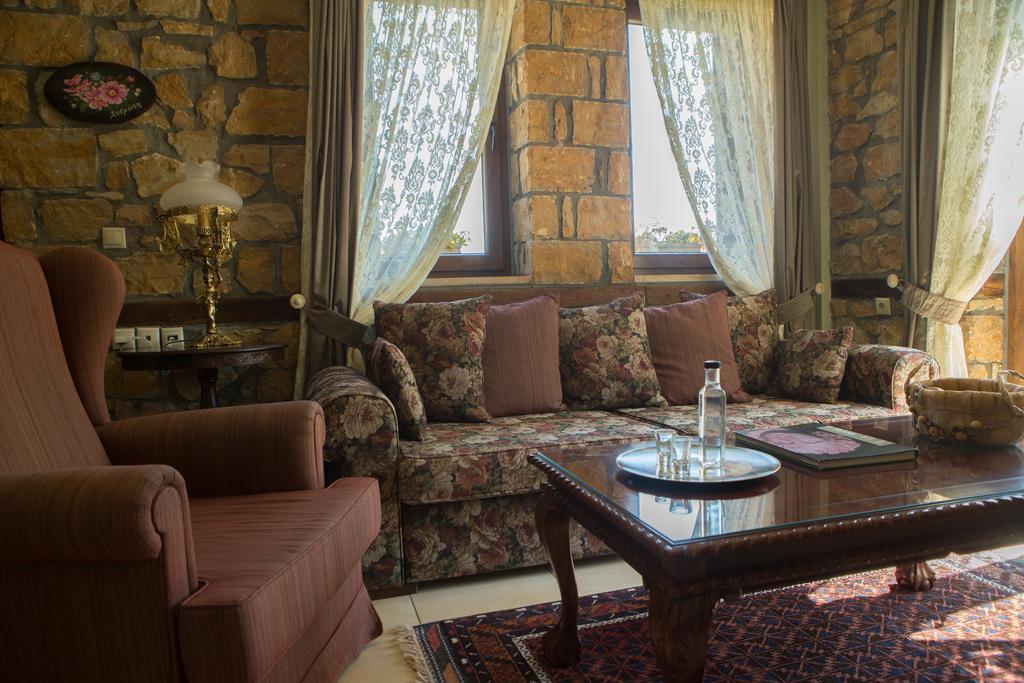 Archontiko Emmanouilidi Suites Като-Лутраки Экстерьер фото
