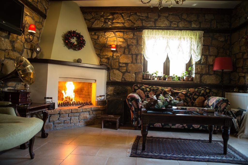 Archontiko Emmanouilidi Suites Като-Лутраки Экстерьер фото