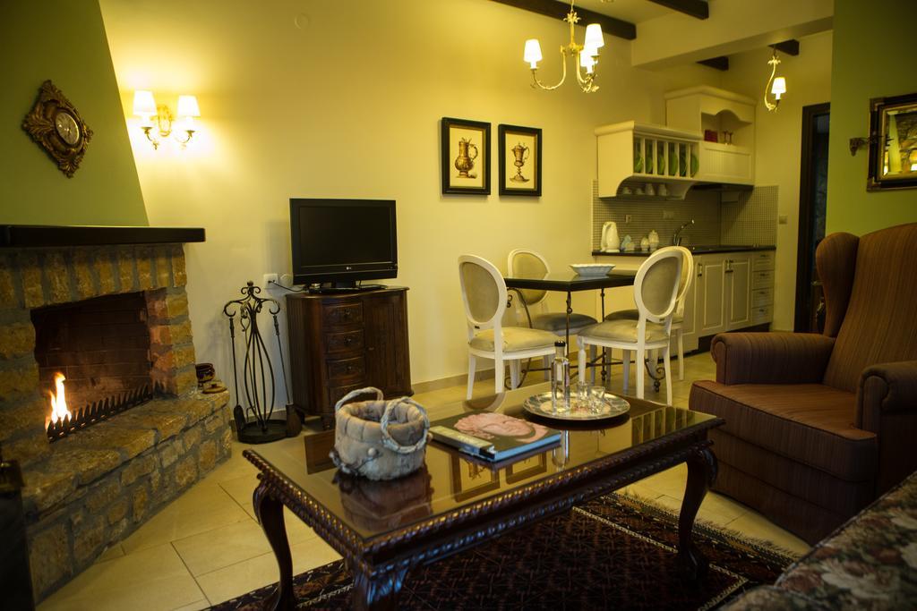 Archontiko Emmanouilidi Suites Като-Лутраки Экстерьер фото
