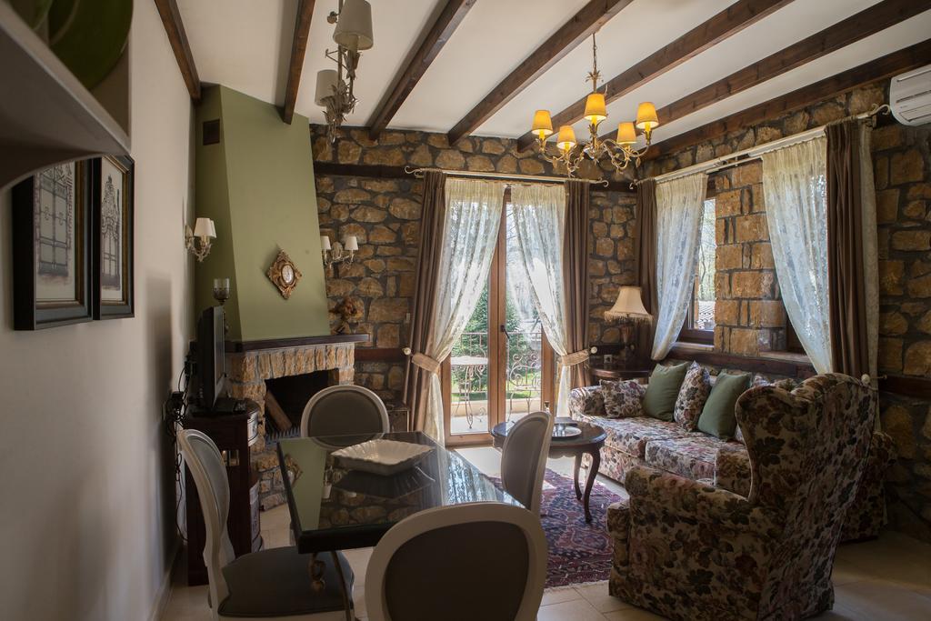 Archontiko Emmanouilidi Suites Като-Лутраки Экстерьер фото