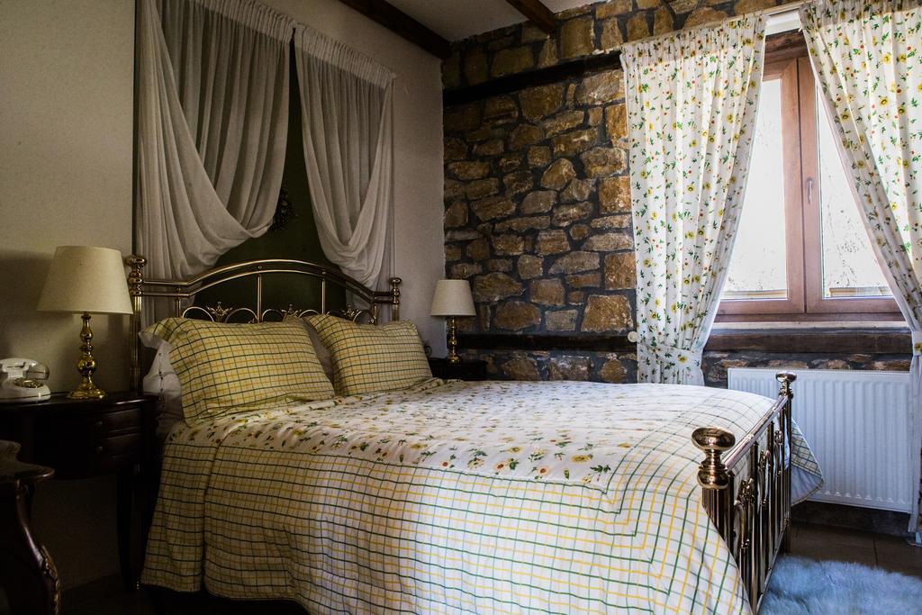 Archontiko Emmanouilidi Suites Като-Лутраки Экстерьер фото