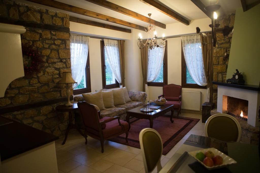 Archontiko Emmanouilidi Suites Като-Лутраки Экстерьер фото